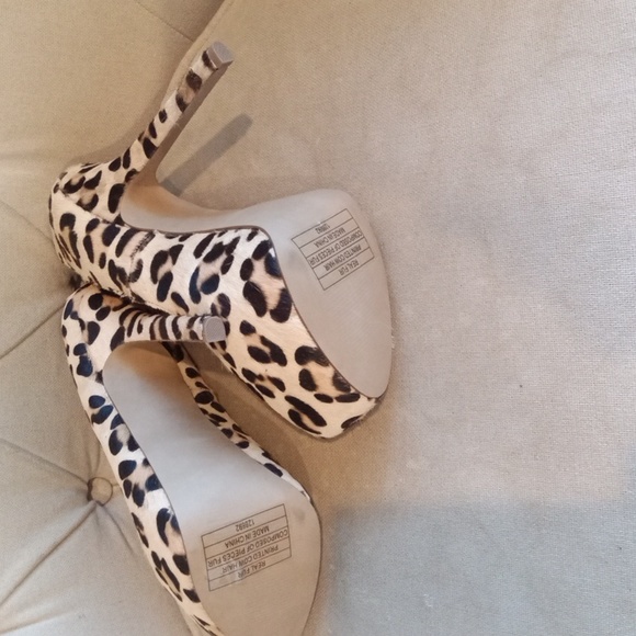 NEW Steve Madden Platform Fur Animal Print  Pumps - Picture 7 of 8